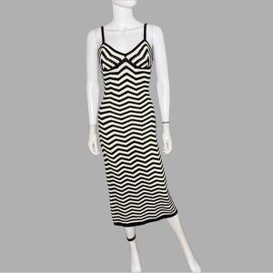 Lush Two-Tone Black and Cream Wavy Knit Midi Dress‎